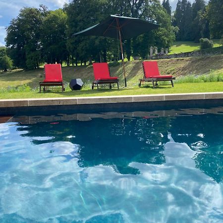 Domaine De Montmery Sa Piscine Son Jardin Ses Espaces アンバザック エクステリア 写真