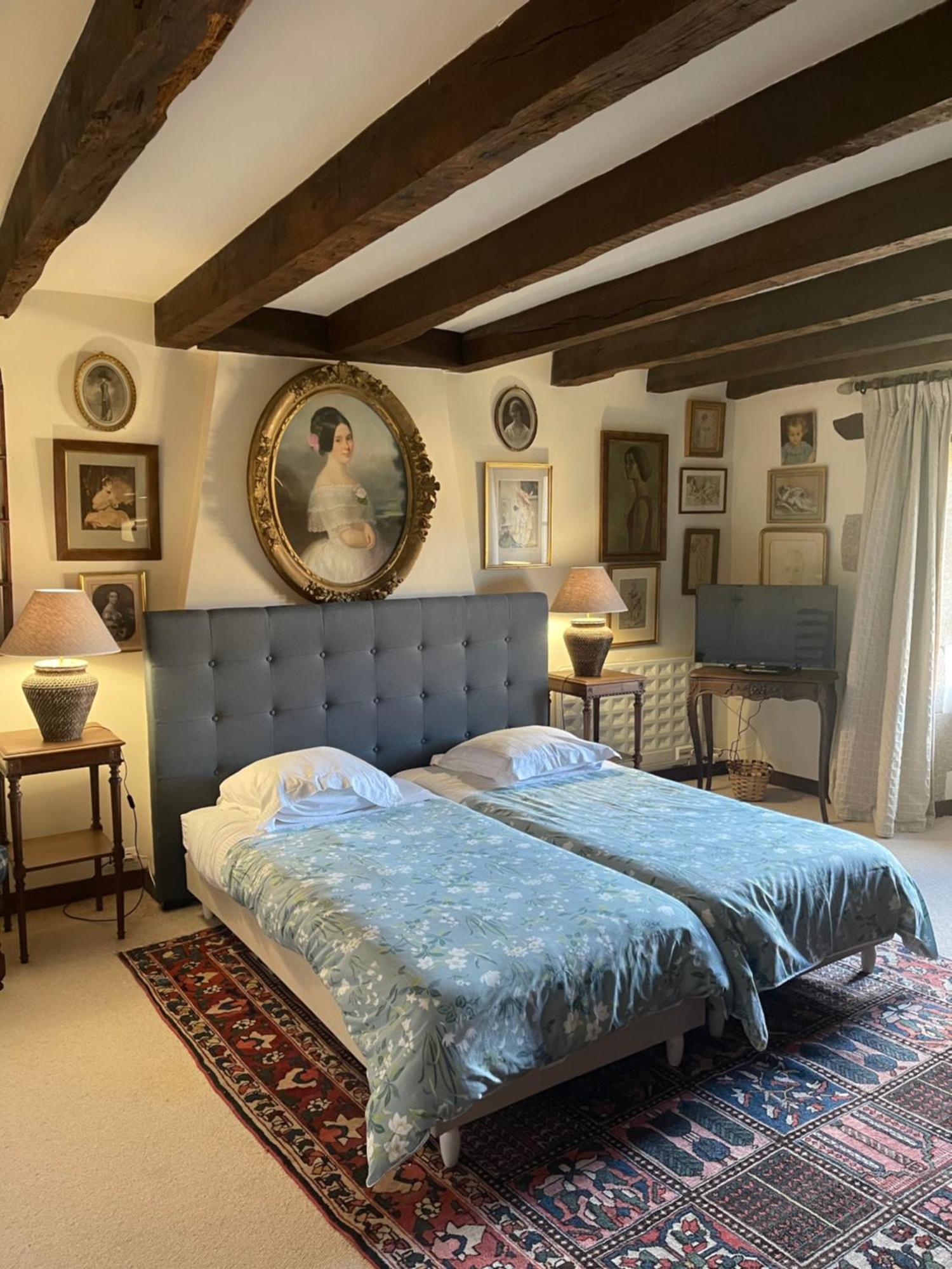 Domaine De Montmery Sa Piscine Son Jardin Ses Espaces アンバザック エクステリア 写真