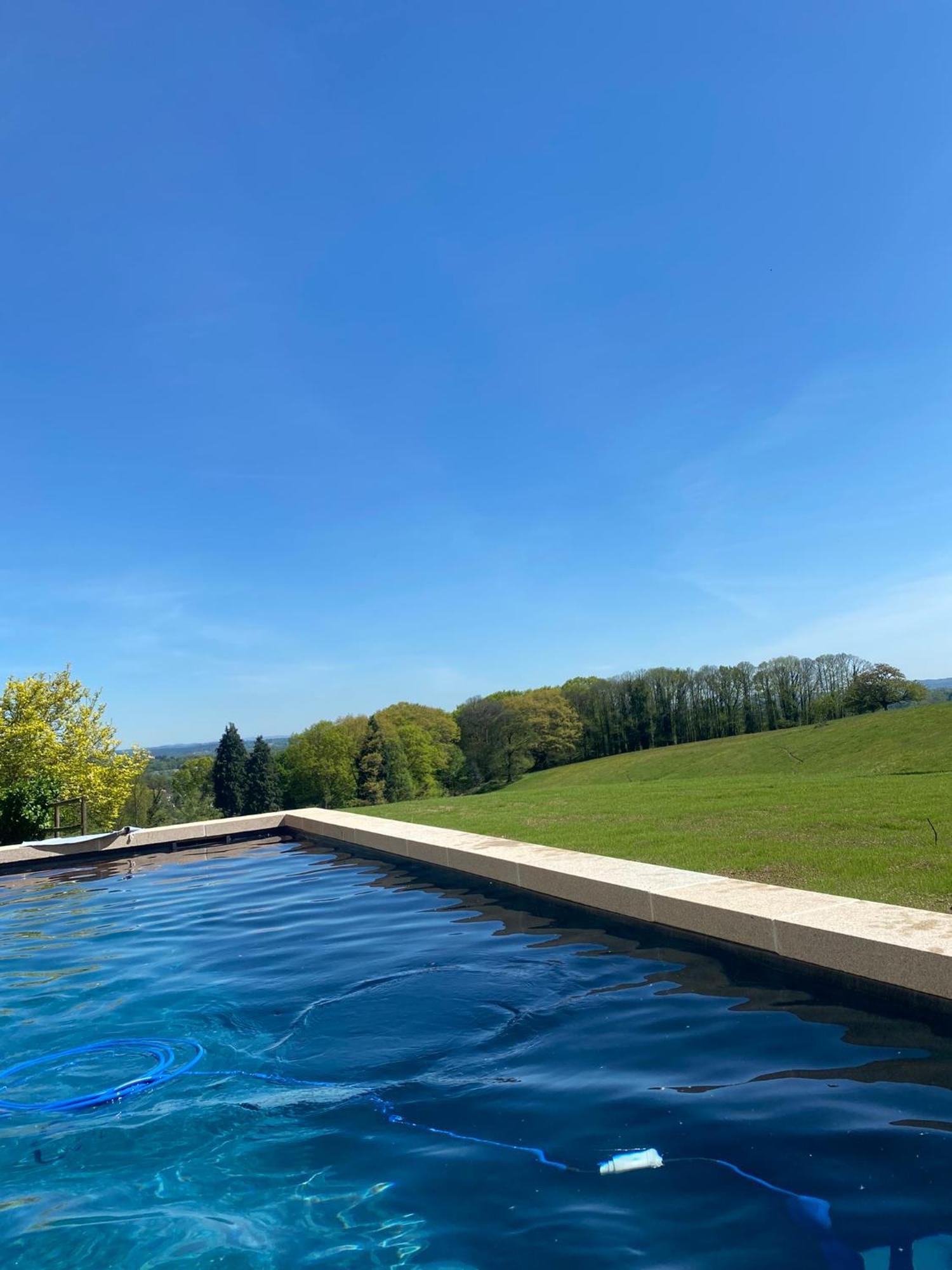 Domaine De Montmery Sa Piscine Son Jardin Ses Espaces アンバザック エクステリア 写真