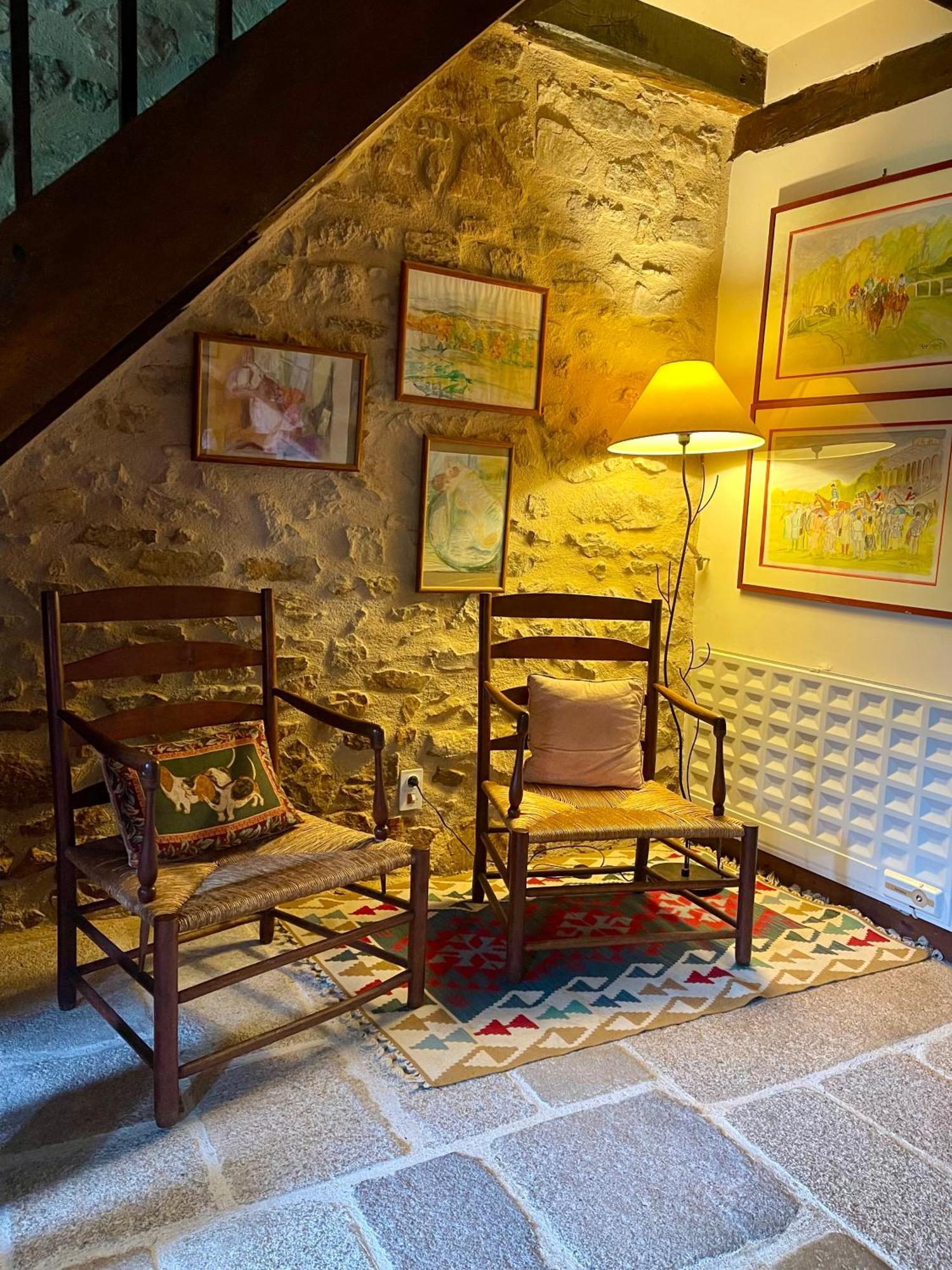 Domaine De Montmery Sa Piscine Son Jardin Ses Espaces アンバザック エクステリア 写真